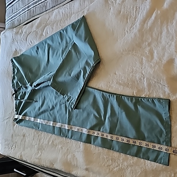 👻Doctor/Scrubs Costume Bundle- Includes Mask & Stethoscope Accessory-Women's XS - Picture 7 of 10